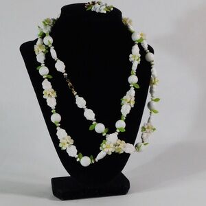 1960s Mod Floral Bead Necklace - Flower Cluster and Green Leaves